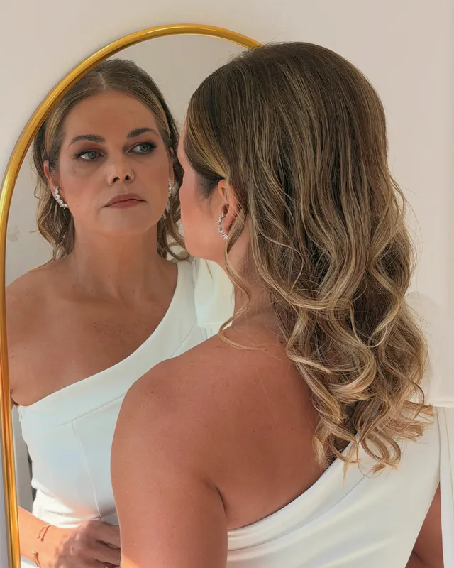 Ondas soltas diante do espelho
